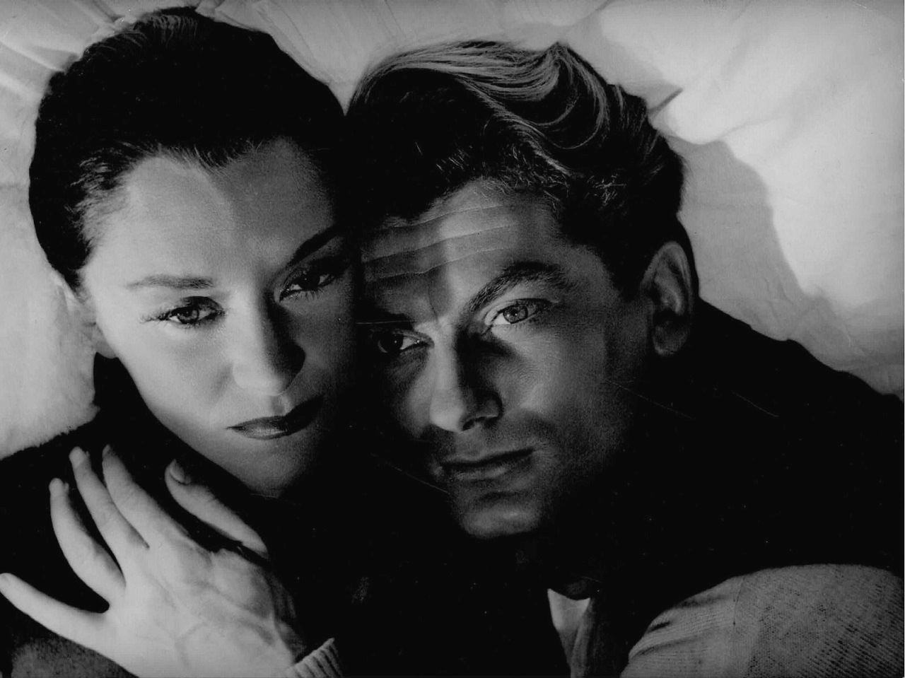 Eurydice (Marie Dea) and Orpheus/Orphee (Jean Marais) in Orphee (1950)