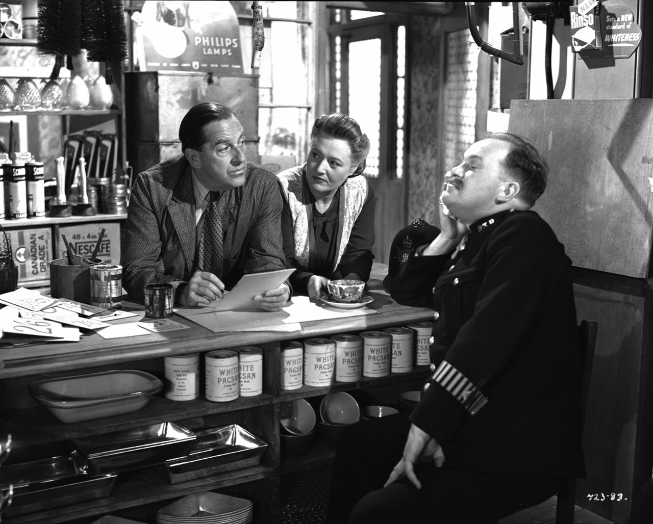 Stanley Holloway, Betty Warren and Philip Stainton in Passport to Pimlico (1949)