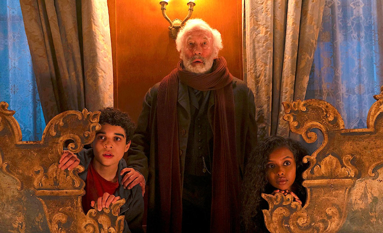 Mr Blunden (Simon Callow), Jamie Allen (Jason Rennie) and Lucy Allen (Tsion Habte) in The Amazing Mr Blunden (2021)