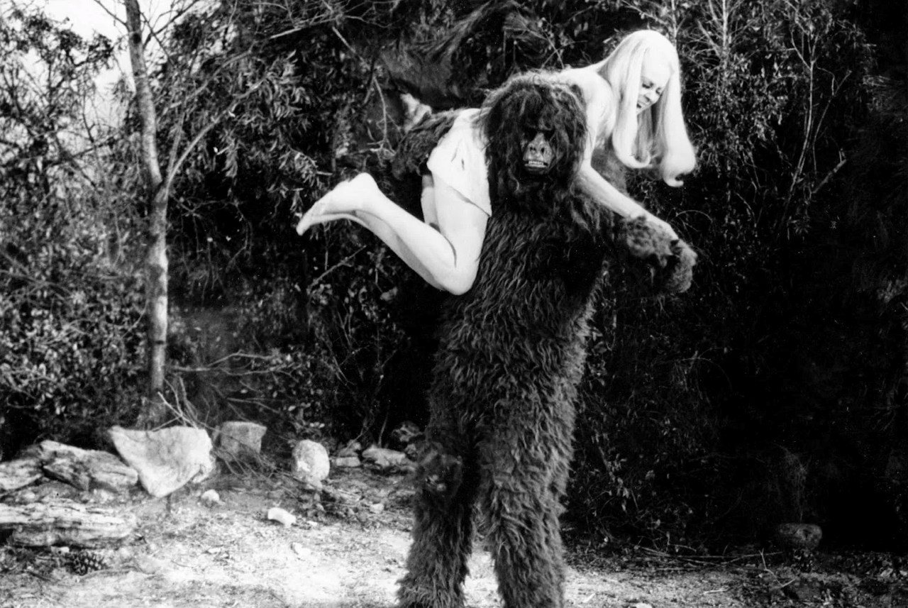 Joi Lansing in Bigfoot (1970)