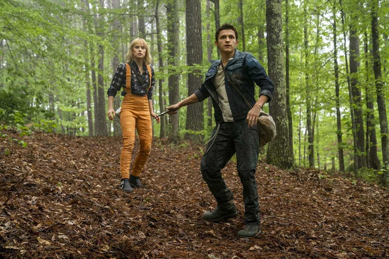 Viola Eade (Daisy Ridley) and Todd Hewitt (Tom Holland) in Chaos Walking (2021)