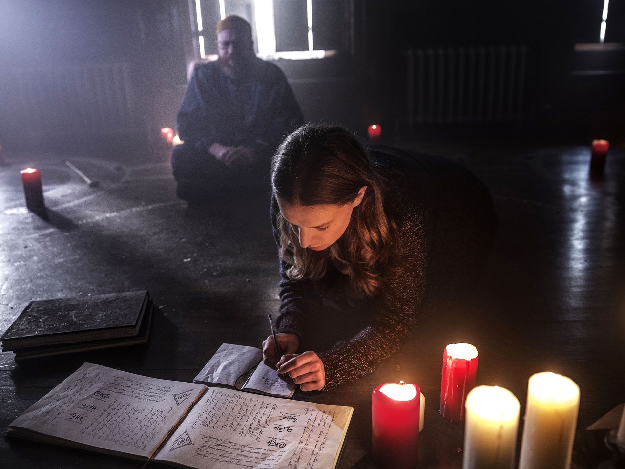 Catherine Walker and Steve Oram in A Dark Song (2016)