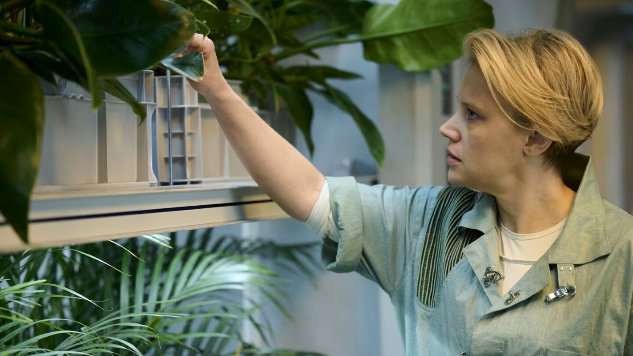 Coakley (Kate McKinnon) in In the Blink of an Eye (2026)
