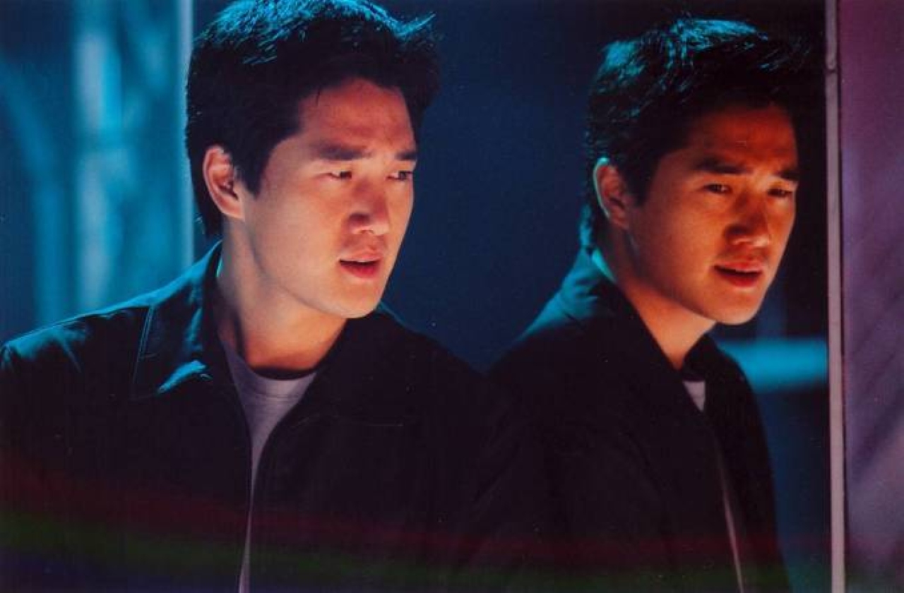 Yoo Ji-tae in Into the Mirror (2003)
