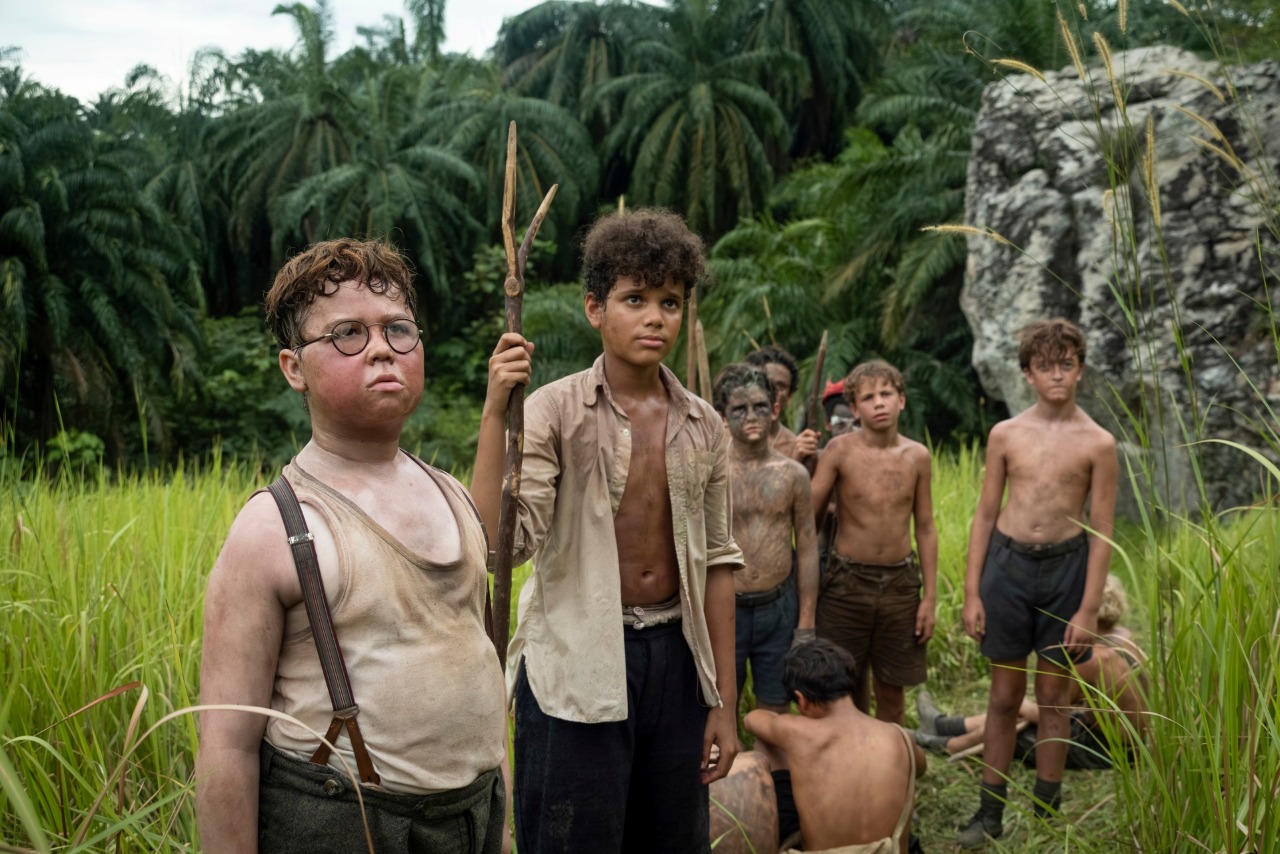 Piggy (David McKenna) and Ralph (Winston Sawyers) in Lord of the Flies (2026)