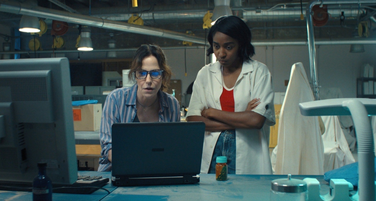Mary-Louise Parker and Ayo Edebiri in Omni Loop (2024)