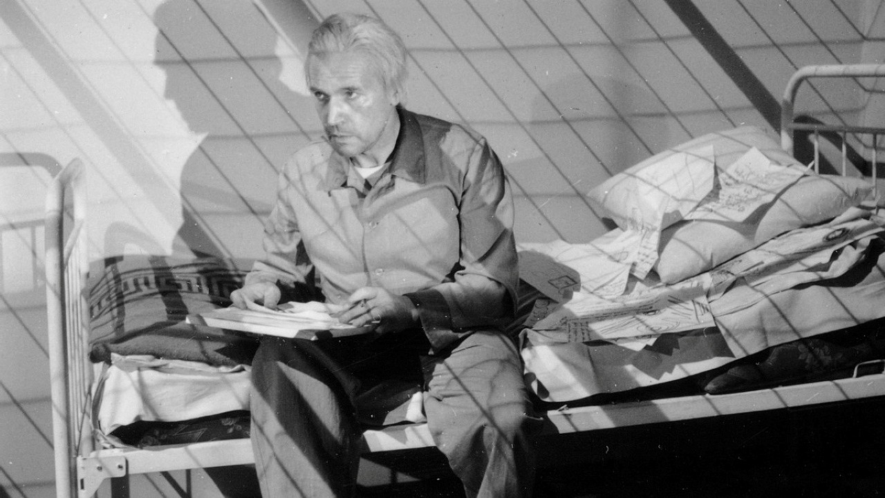 Wolfgang Preiss in the asylum The Testament of Dr Mabuse (1962)