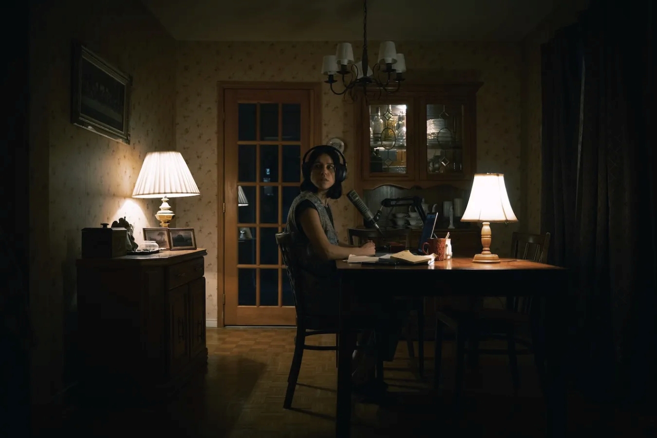 Evie (Nina Kiri) in Undertone (2026)