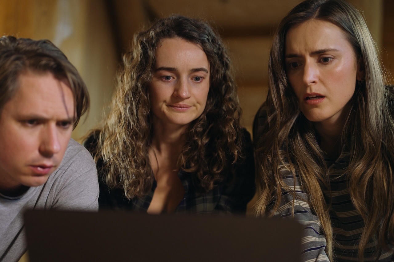 Joe Thomas, Kelley Mack and Rosa Robson in Universal (2025)