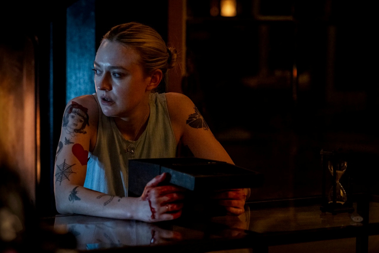 Dakota Fanning with the box in Vicious (2025)